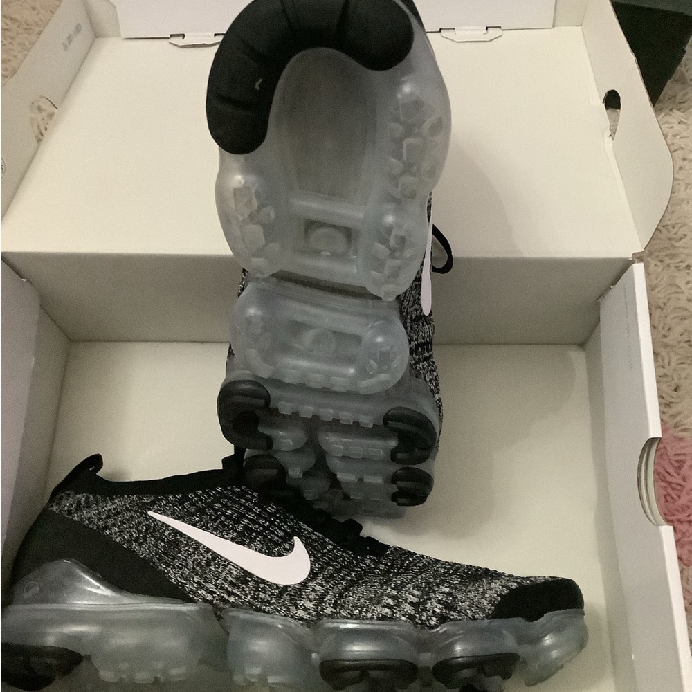 Never worn Nike vapor max